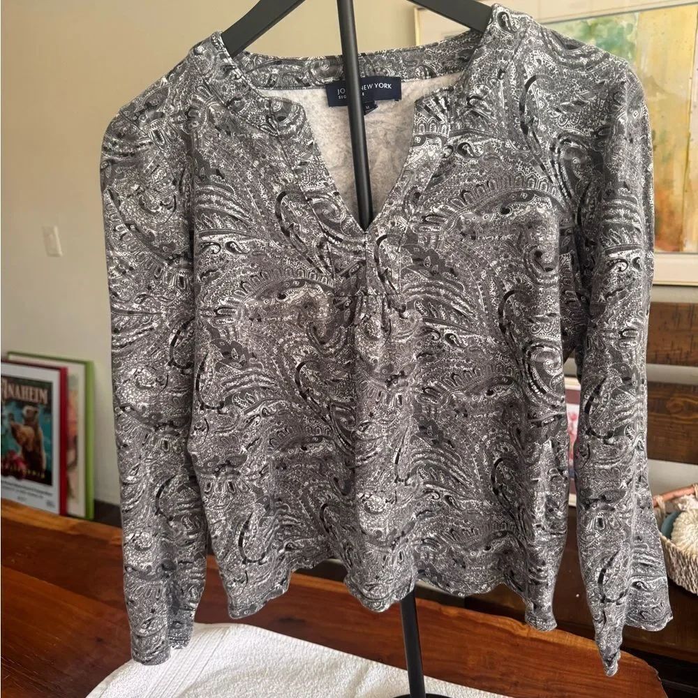 Jones New York Signature Paisley Long Sleeve V-Neck Cotton Top Gray Medium